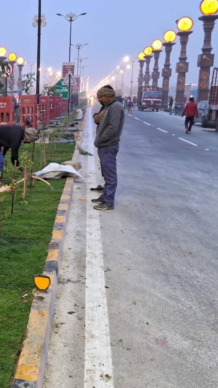 Two Rama devotees arrived in Ayodhya while skating dee