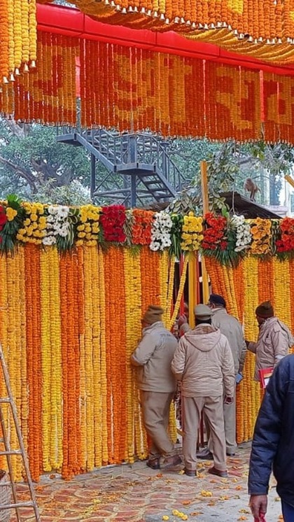 <p>श्रीराम सबके अराध्य है लेकिन आज हम ऐसे एक गांव के बारे में बताएंगे जहां के लिए दिलों के साथ उनके और वहां के कण-कण में राम बसते हैं।<br />
 </p>
