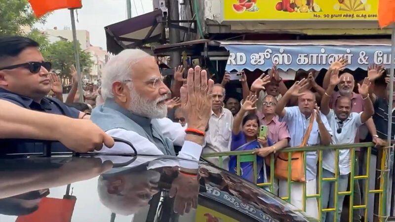 pm narendra modi's roadshow at trichy srirangam video goes viral in social media vel