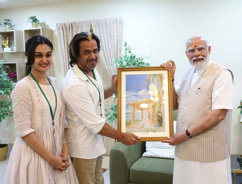 Actor Arjun Sarja aishwarya sarja invite PM Modi to visit Hanuman Temple near chennai ckm