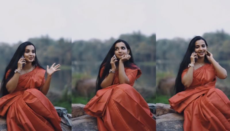 Malavika talks to her far away husband, video goes viral vvk