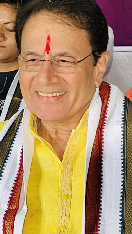 <p>रामानंद सागर के धारावाहिक 'रामायण' में राम का किरदार निभाने वाले अरुण गोविल को आज भी जनता से बहुत सम्मान और प्रेम मिल रहा है। </p>
