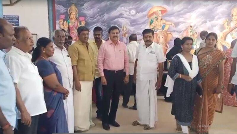 DMK MP Shanmugasundaram came inside Makali Amman temple with sandal feet tvk