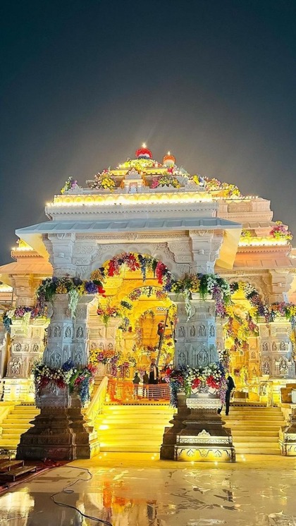 <p>रामलला की प्राण प्रतिष्ठा की आरती के दौरान सभी अतिथियों के हाथ में घंटी जो वे आरती के वक्त बजाएंगे। कल्पना मात्र से ये क्षत्र आलौकिक है।</p>
