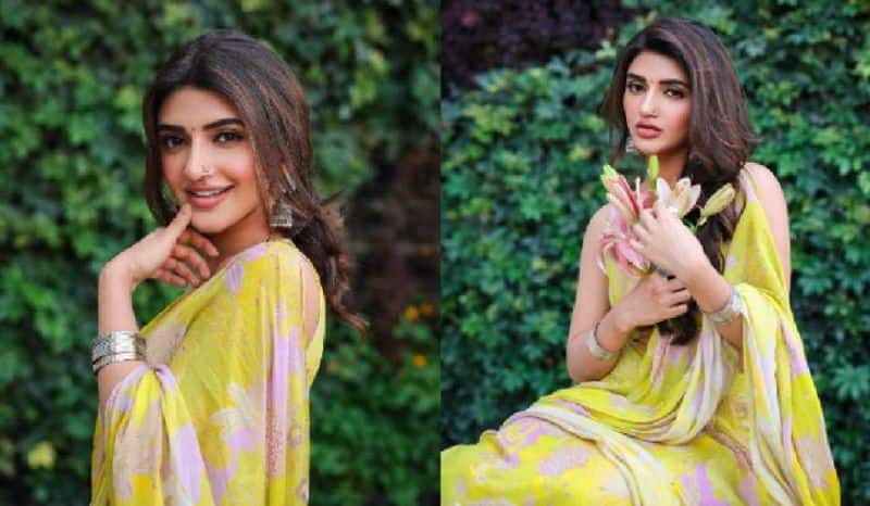 Tollywood Actress Sreeleela hot look in Yellow saree, fans comment just looking wow Vin