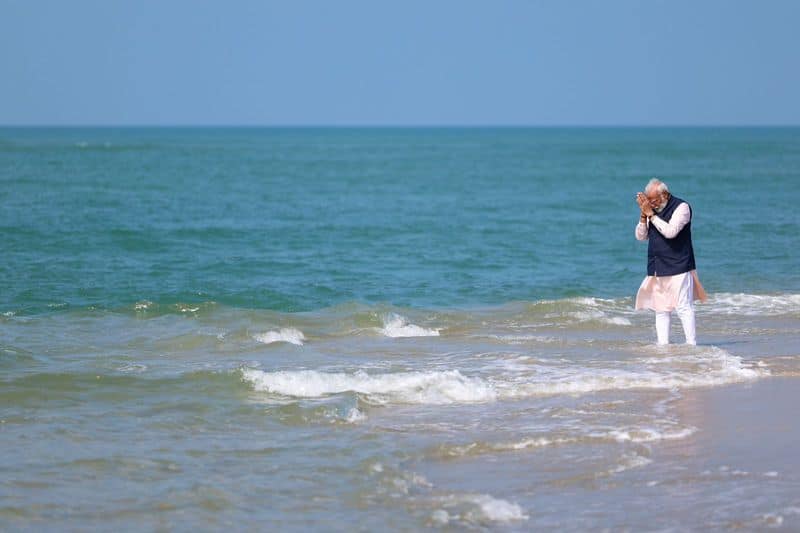 PM Modi visits Arichal Munai point in Dhanushkodi tvk