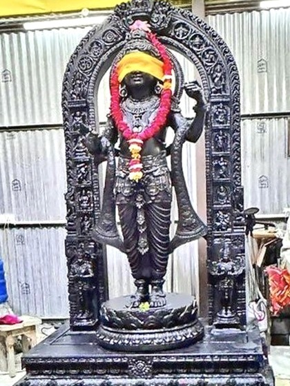 <p>राम मंदिर की लंबाई 360 फीट,चौड़ाई 235 फीट और मंदिर की ऊंचाई 161 फीट है। वहीं मंदिर के 3तलों की ऊंचाई 20 फीट हैं।</p>
