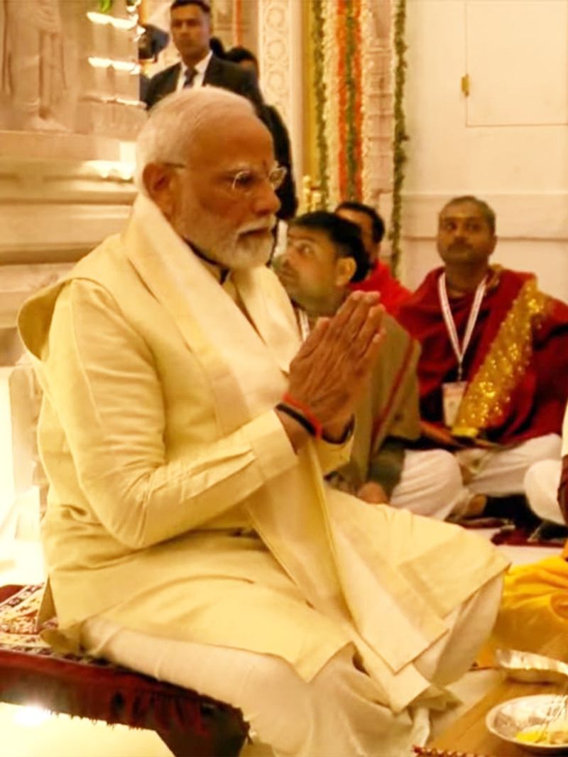  Ram Lalla Idol Unveiled as PM Modi Performs Pran Pratishtha Ceremony lns