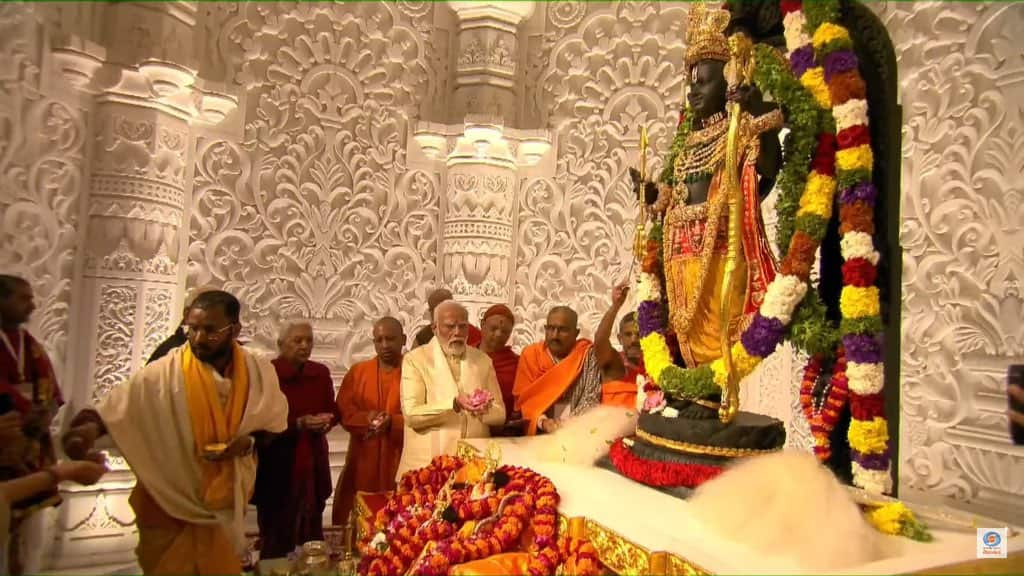  Ram Lalla Idol Unveiled as PM Modi Performs Pran Pratishtha Ceremony lns