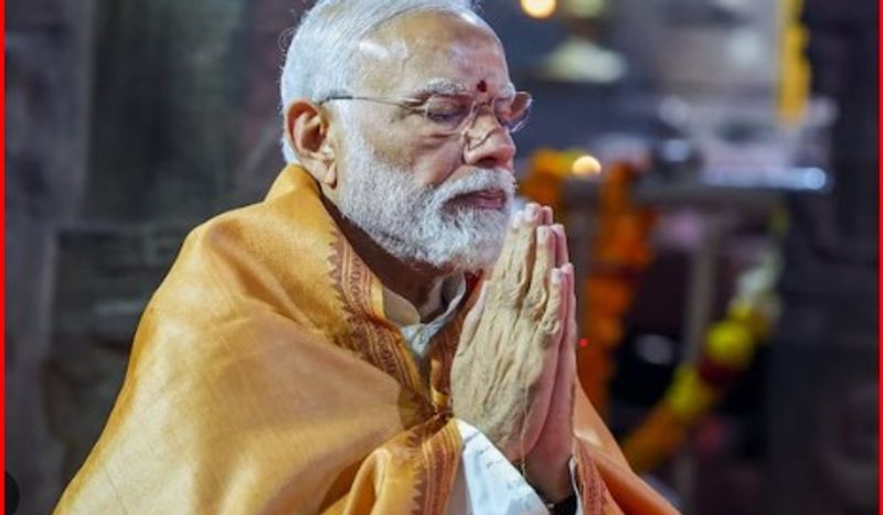   PM Modi Showers Flowers Petals On Ram Temple Construction Crew lns