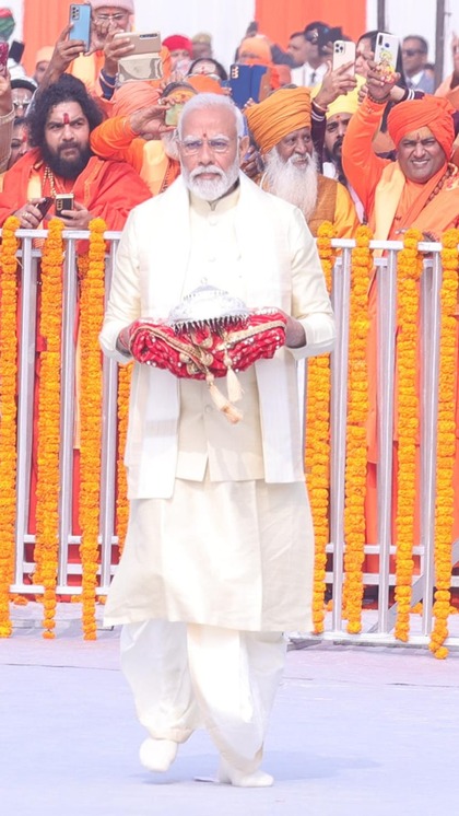 PM मोदी का दंडवत प्रणाम,सेलेब्स का तांता,देखें राम मंदिर की 10 Photos