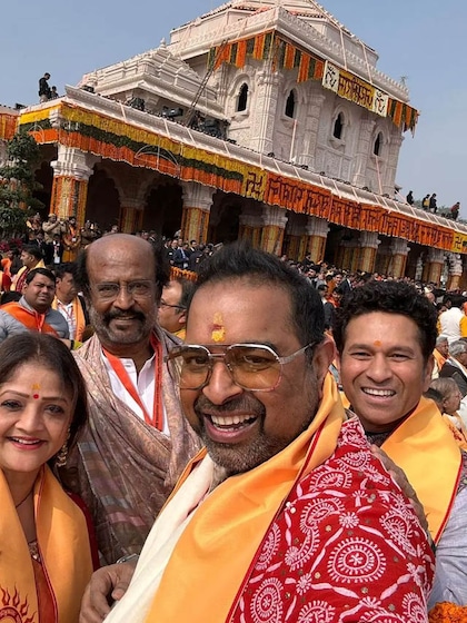 <p>साउथ सुपरस्टार रजनीकांत,क्रिकेट के भगवान सचिन तेदुंलकर संग संगीत की दुनिया में बड़ा नाम शंकर मेहादेवन ने सेल्फी ली। </p>
