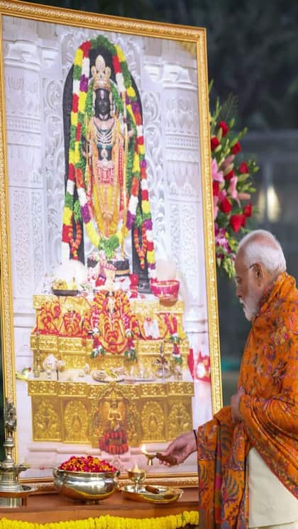 <p>पीएम नरेंद्र मोदी ने  राम मंदिर प्राण प्रतिष्ठा कार्यक्रम में हिस्सा लेने के बाद दीपोत्सव मनाया। उन्होंने सोशल मीडिया पर तस्वीरें साझा की।</p>
