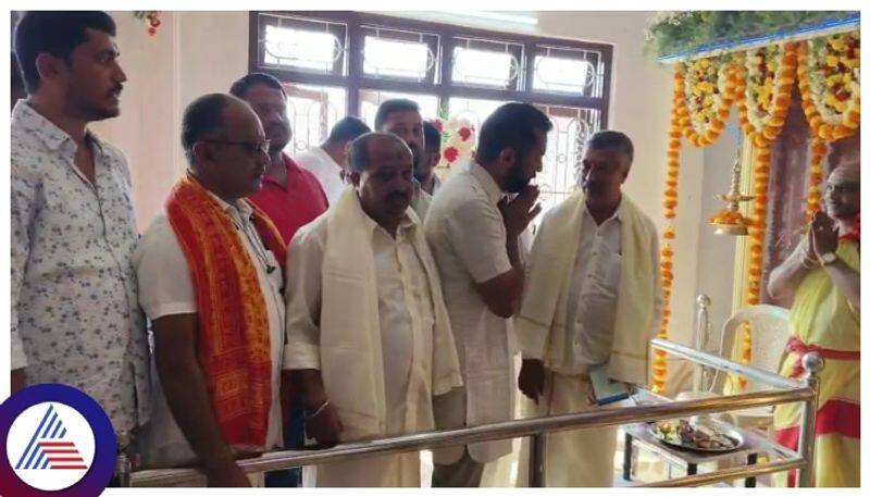 Ayodhya Ram Mandir Madikeri Congress MLA Mantar gowda offered special puja at Anjaneya Temple gow