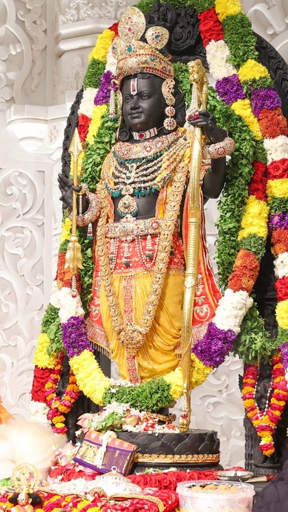 3. Ram Lalla's divine adornments:
