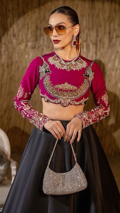 30+ वुमन पर खिलेंगे 10 लेटेस्ट ब्लाउज डिजाइन