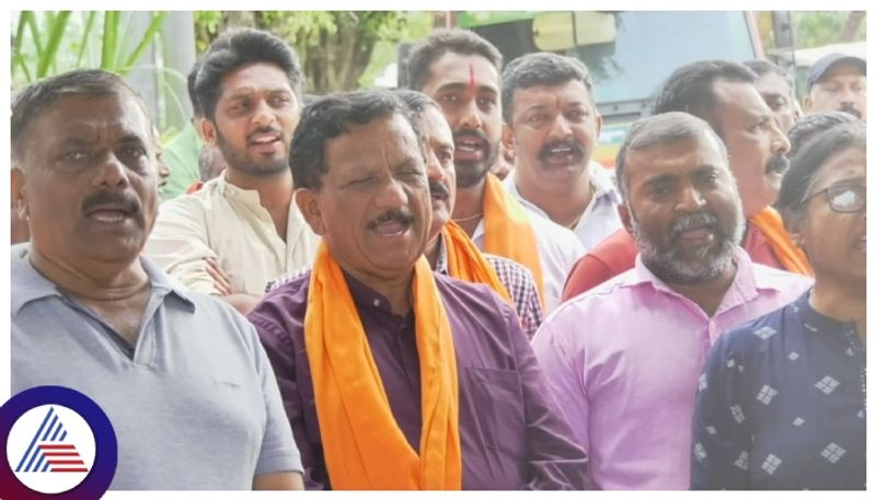 Virajpet municipality notice to vacating the Ayodhya flex hindu activists protest in coorg gow