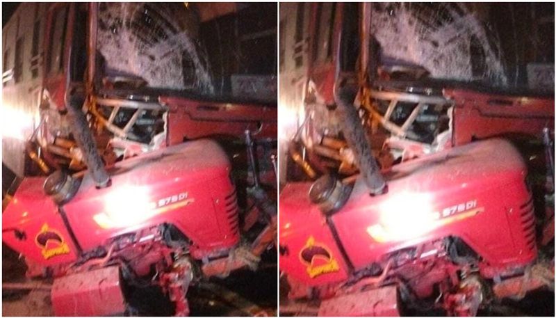 bus hit at tractor and car six died in maharashtra SSM