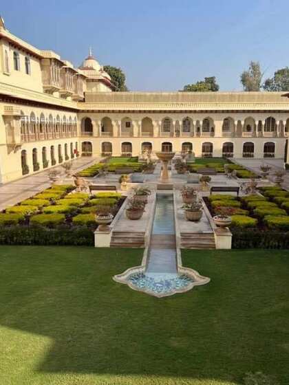 <p>यह होटल इतना महंगा है कि इसमें एक रात का किराया आपकी दो साल की सैलरी भी हो सकती है।</p>
