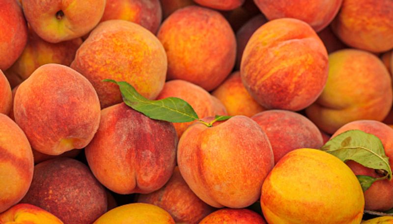 7 benefits of consuming peaches daily 