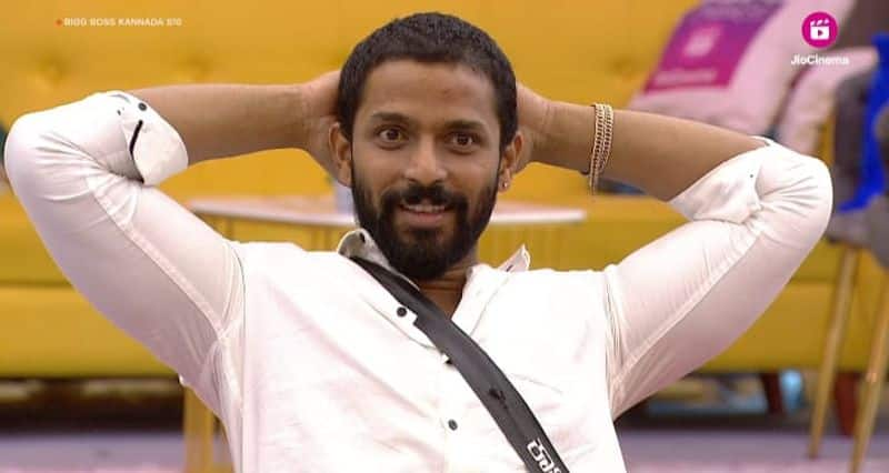 Tukali santhosh comments on karthik and sangeetha love story in Bigg Boss season 10 home srb