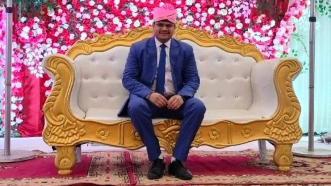 कॉन्स्टेबल से डिप्टी कलेक्टर कैसे बने दीपक सिंह? ड्यूटी करते हुए क्रैक किया UPPCS