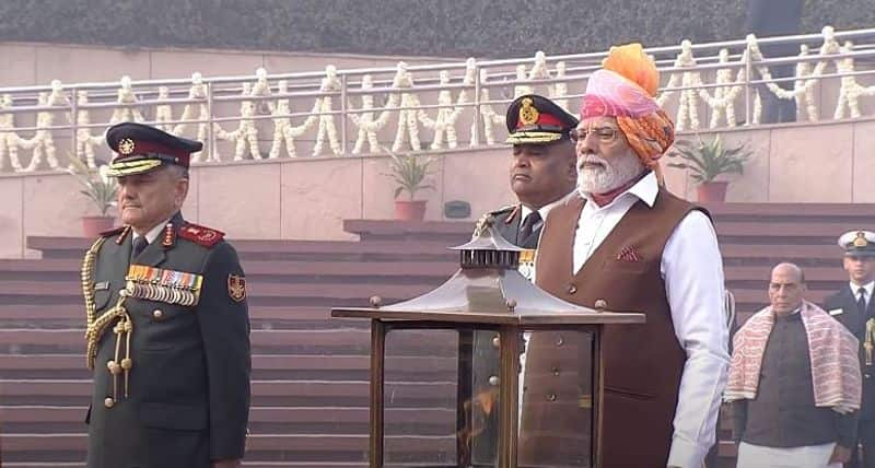 PM Modi Wearing his favorite yellow turban and visited the war memorial and paid his respects by placing a wreath,  yellow is also the colour of Lord Ram rsk