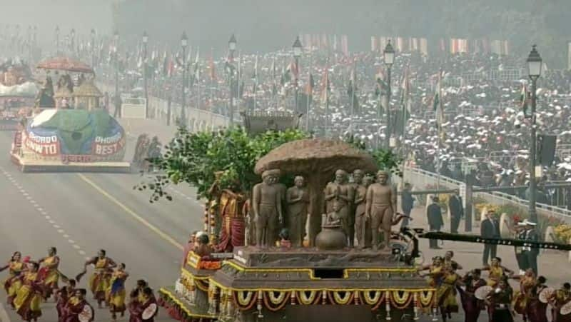 Tableau of Tamilnadu Kudavolai styl decorated Vehicles takes part in the 75th Republic Day Festival Parade rsk