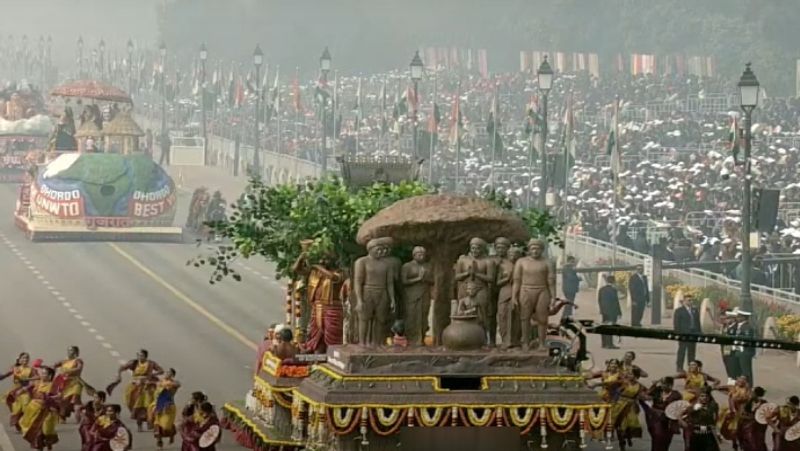 Tableau of Tamilnadu Kudavolai styl decorated Vehicles takes part in the 75th Republic Day Festival Parade rsk