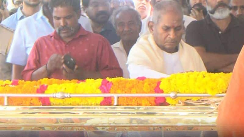 Isaignani Ilaiyaraaja paid his last respect to daughter Bhavatharini in theni house gan