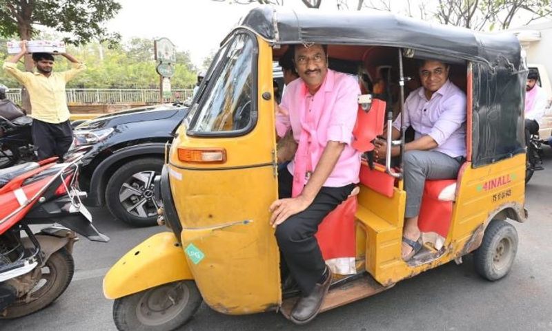 BRS Working President KTR Auto ride in Hyderabad AKP