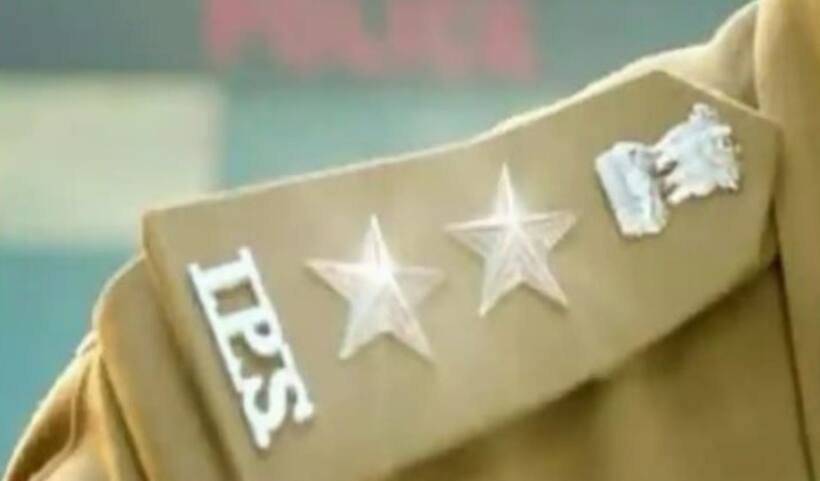 IPS Transfers : మరోసారి ఐఏఎస్‌ అధికారుల బదిలీలు.. కారణమదేనా..? 
