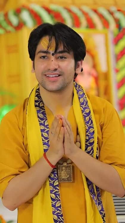 <p>बागेश्वर धाम सरकार धीरेंद्र शास्त्री देश के प्रसिद्ध कथा वाचक है वह अलग-अलग स्थान पर जाकर कथा करते हैं उनकी कथा सुनने के लिए लाखों लोगों की भीड़ जुटती है।</p>
