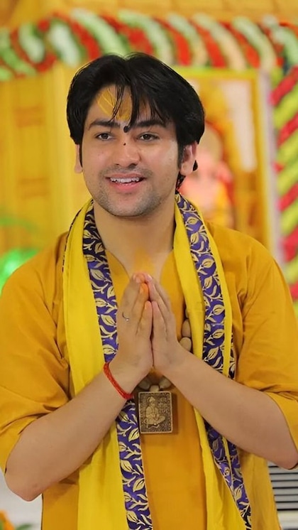 <p>बागेश्वर धाम सरकार धीरेंद्र शास्त्री देश के प्रसिद्ध कथा वाचक है वह अलग-अलग स्थान पर जाकर कथा करते हैं उनकी कथा सुनने के लिए लाखों लोगों की भीड़ जुटती है।</p>
