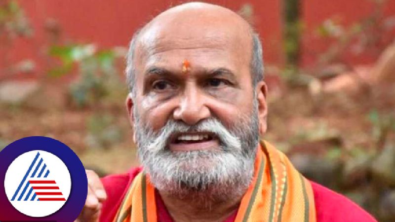 pro hindu activist pramod muthalik reacts about muslim group stone pelting on ganeshotsav at nagamangala mandya district rav