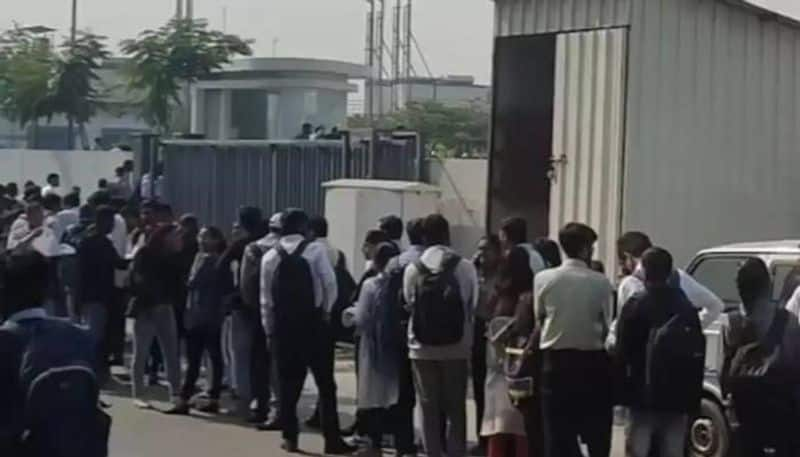 queue of 3000 engineers for walking interview viral video rlp