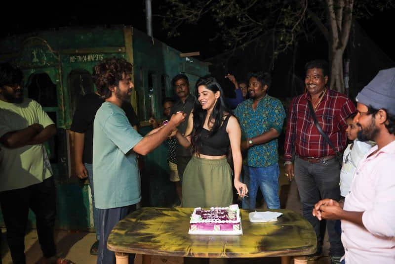 Kingston movie team celebrate actress Divya Bharathi Birthday in Shooting Spot gan