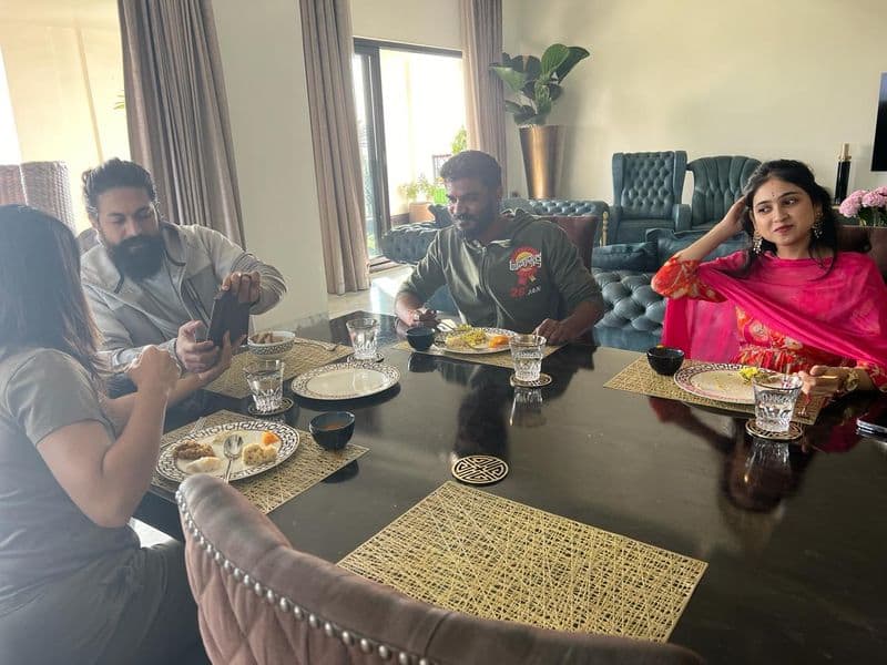 Chikkanna made breakfast in Actor Yash house nbn