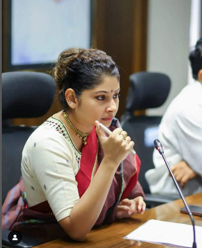 Meet youngest IAS officer of India who cracked UPSC exam at 22 skr