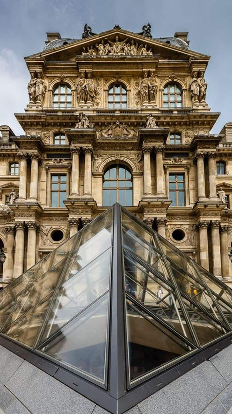 Explore the Beauty of the World Largest Museum louvre-museum-10-most-famous-paintings iwh