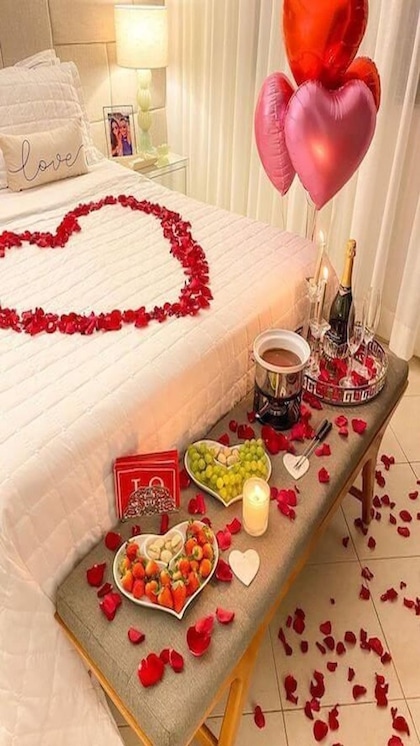 <p>अगर valentine's day पर पार्नटर के साथ क्वालिटी टाइम बिताना है तो डिनर डेट प्लान करें। आप रूम में फेवरेट फूड और मूवी के साथ अच्छा वक्त साथ में बिता पाएंगे। </p>
