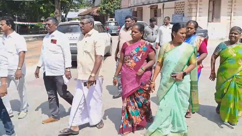 In Cuddalore, DMK councilors announced their resignations causing excitement vel