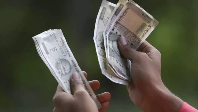 Govt hikes dearness allowance for Central govt employees by 4 percentage points san