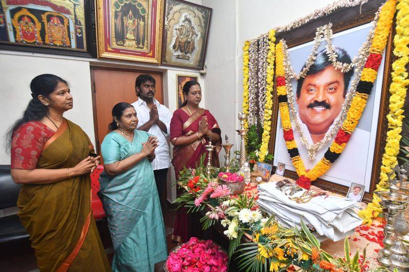 After Vijayakanth death Kanimozhi met Premalatha and expressed her condolences KAK