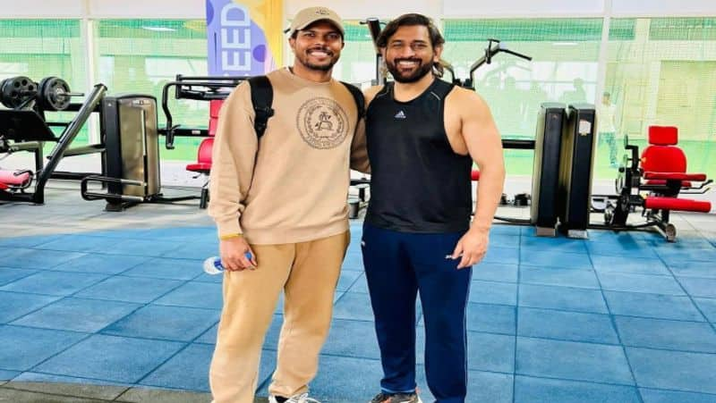 Umesh Yadav and MS Dhoni Latest Pics goes viral in social media rsk