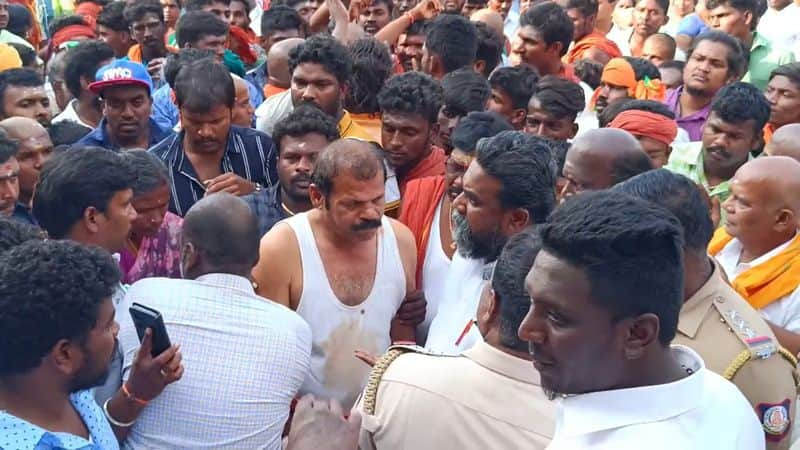 devotee attacked by security officer in palani murugan temple in dindigul district vel