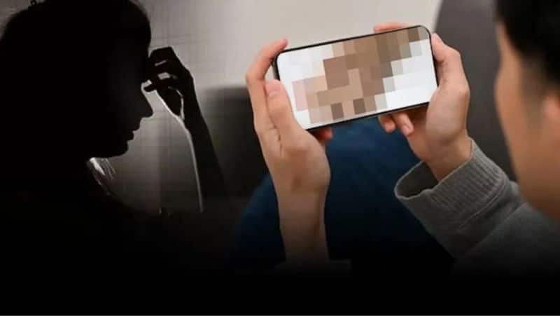 Using your phone to share naked pictures? But exercise caution-rag