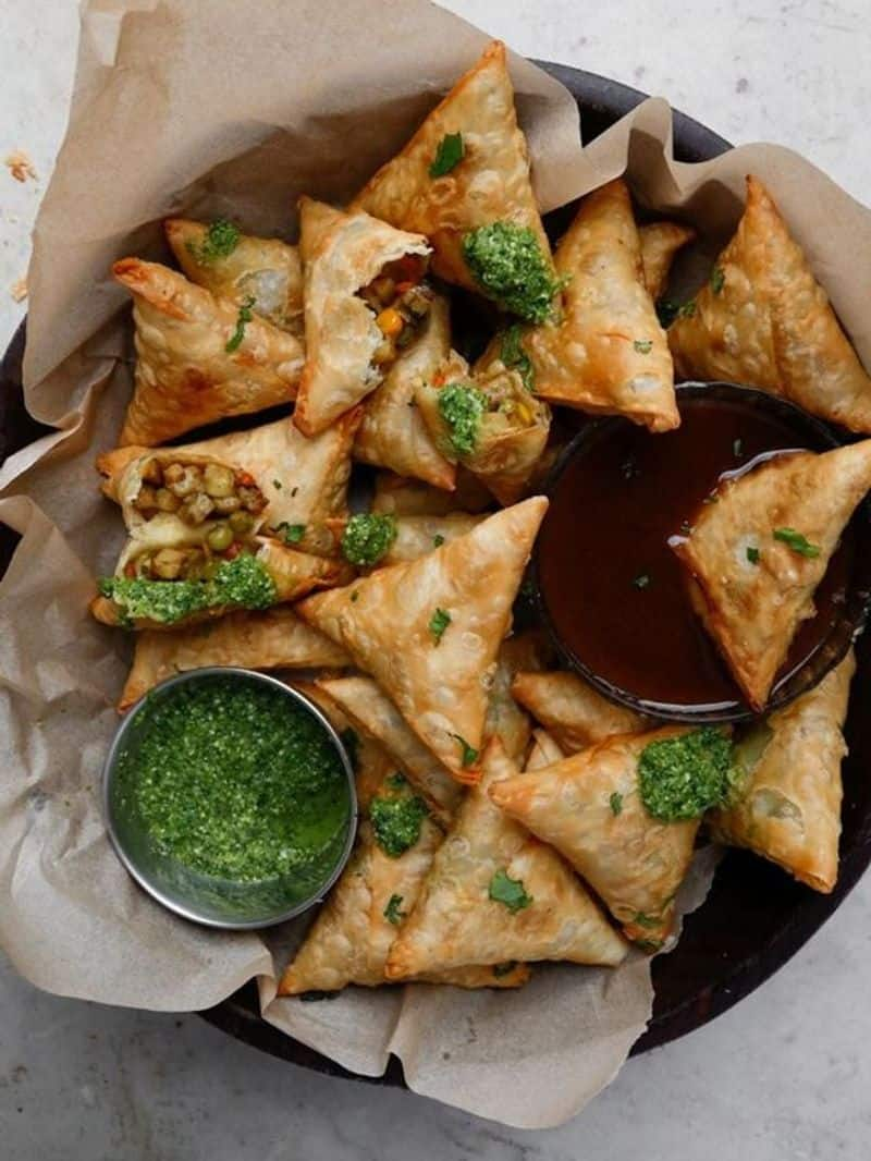 eatery owners held for selling samosas with cow meat in Vadodara 