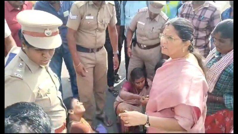 district collector karpagam rescued a lady who stuck road accident in perambalur vel