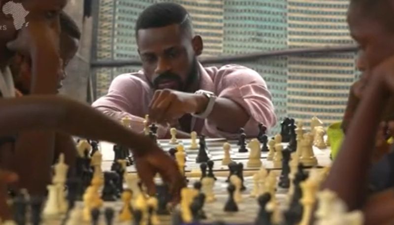 Nigerian Chess Player Tunde Onakoya Plays 10 Games Simultaneously, Defeats Every Opponent